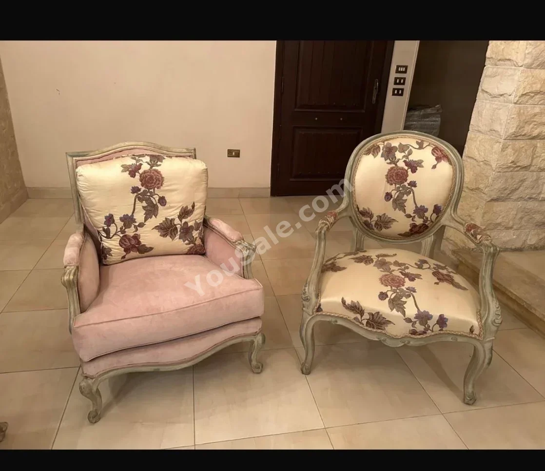 الأرائك والكنب والكراسي
