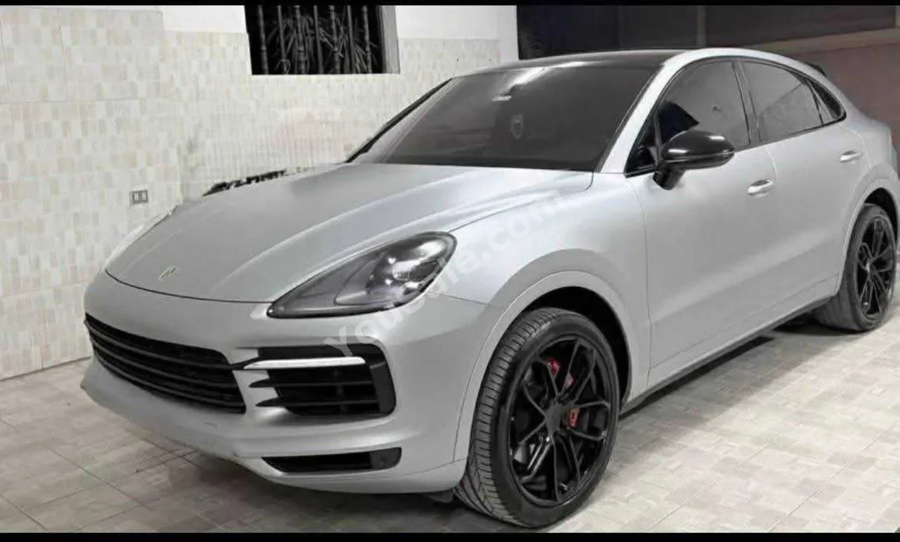 Porsche  Cayenne  Turbo  2022  Automatic  43,000 Km  White and Silver  Gasoline