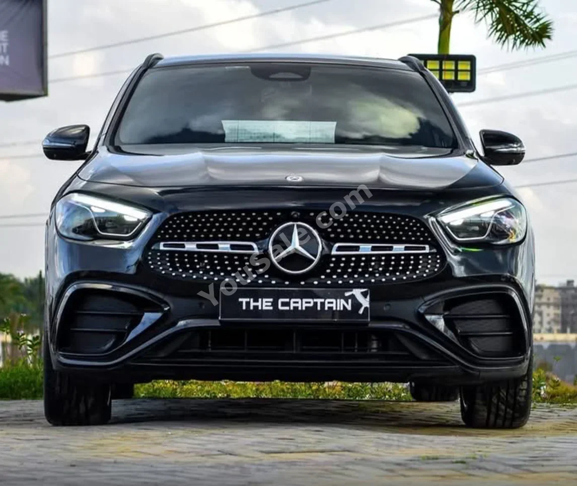 مرسيدس - بنز  GLA-Class  200  2025  اوتوماتيك  2,500 كم  أسود  بنزين