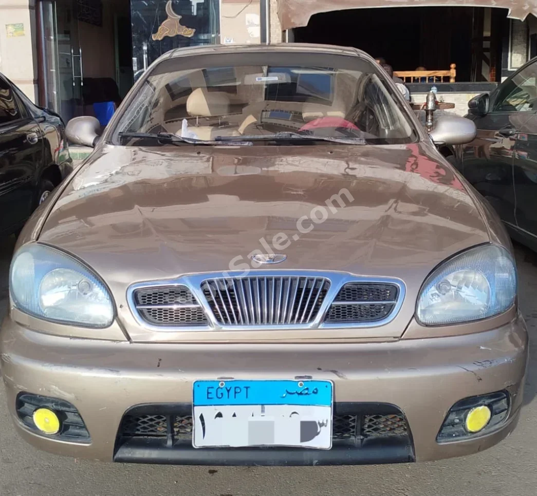 دايو  لانوس  2007  عادي  190,000 كم  ذهبي  بنزين
