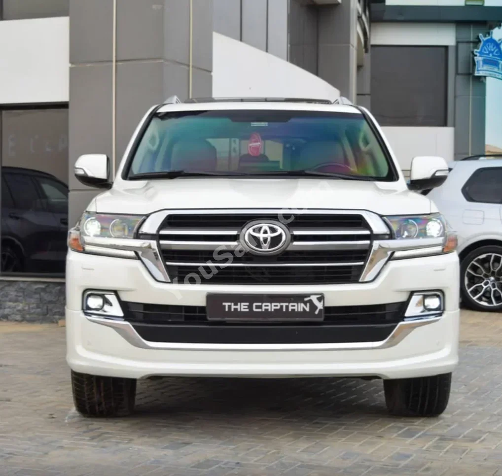 Toyota Land Cruiser GXR 2020 Automatic 50,000 Km White Gasoline