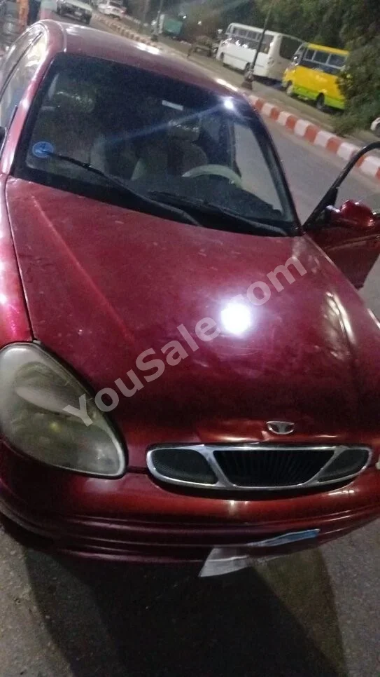 دايو نوبيرا 2001 سيدان عادي 4 سلندر 198,000 كم دفع أمامي عنابي بنزين
