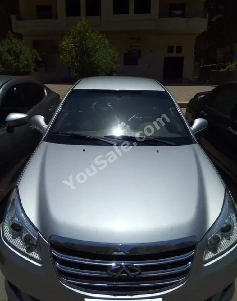 شيري  شيري  2017  سيدان  عادي  4 سلندر  17,000 كم  دفع أمامي  فضي  بنزين
