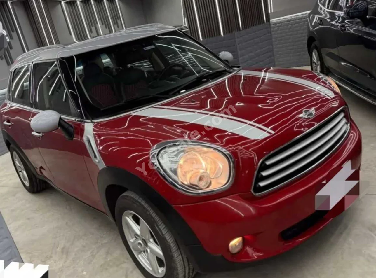 Mini  Cooper  CountryMan  2015  Hatchback  Automatic  95,000 Km  White and Red  Gasoline