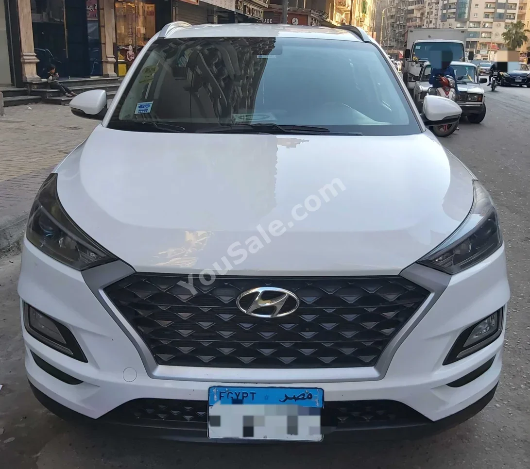 هيونداي  توسان  2020  اس يو في  اوتوماتيك  4 سلندر  80,000 كم  دفع أمامي  أبيض  بنزين