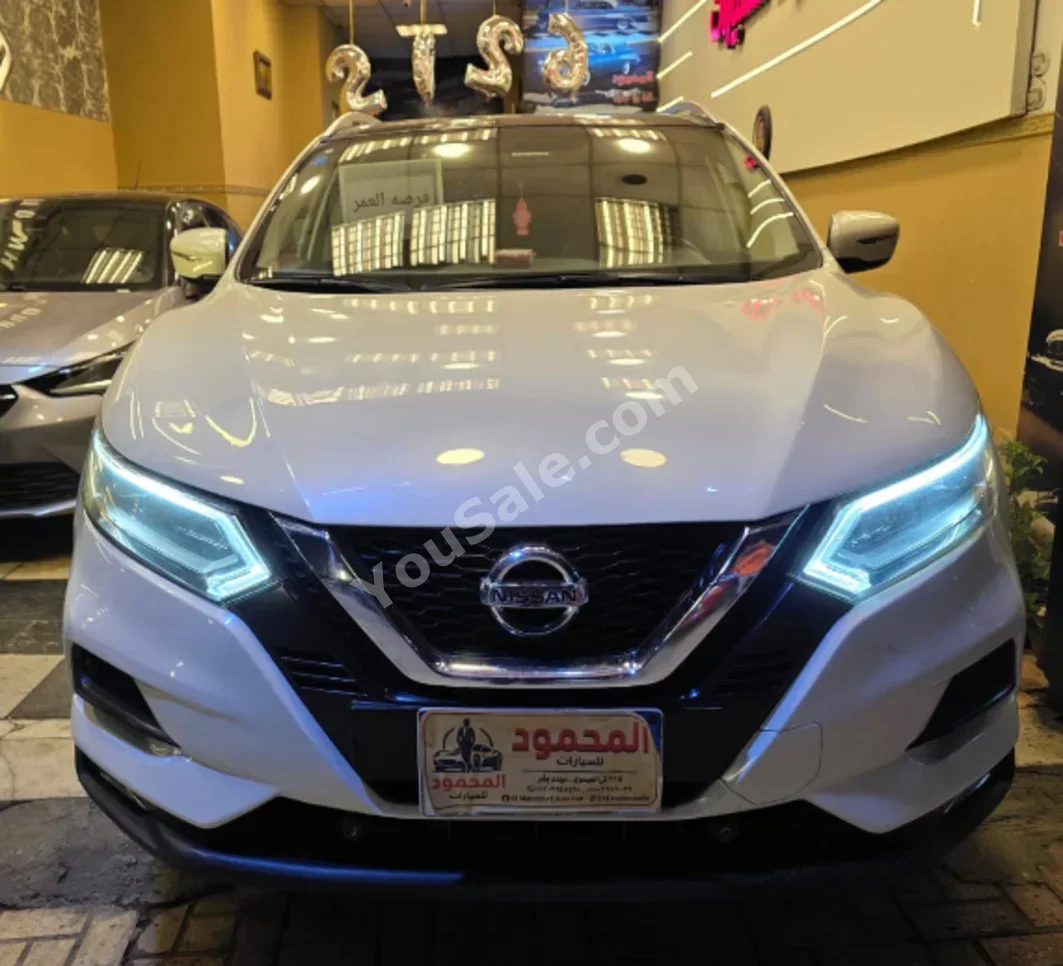 Nissan  Qashqai  2020  Automatic  117,000 Km  White  Gasoline