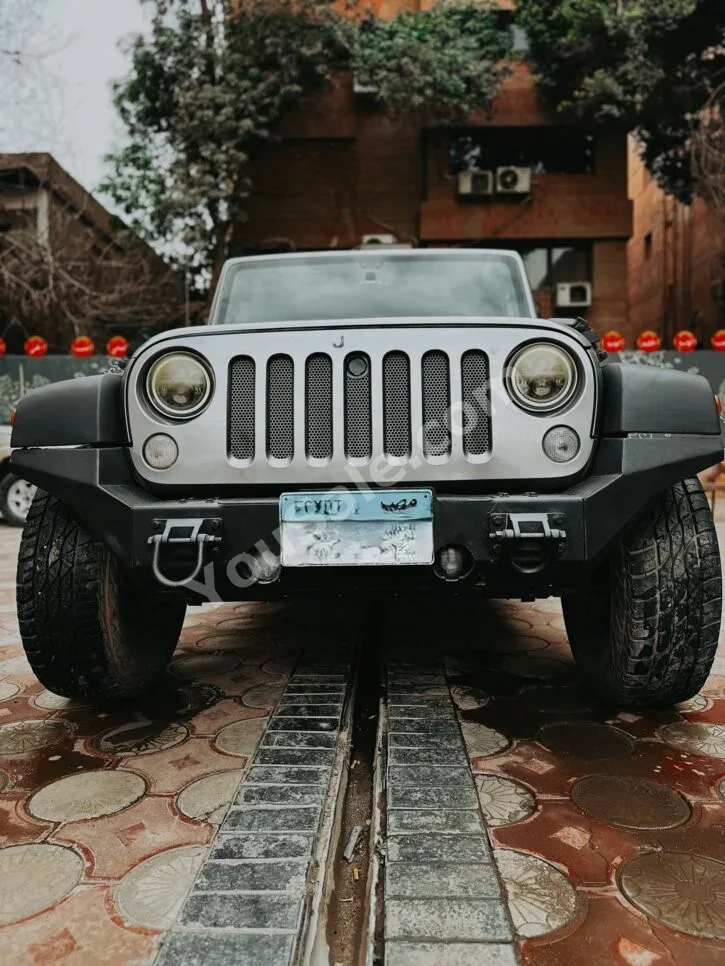 Jeep  Wrangler  Rubicon  2016  Automatic  6 Cylinder  152,000 Km  Gray  Gasoline
