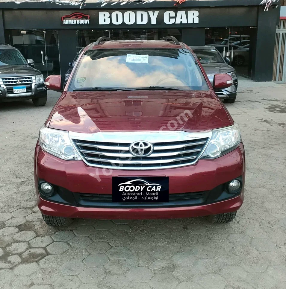 Toyota  Fortuner  2016  SUV  Automatic  300,000 Km  Dark Red  Gasoline