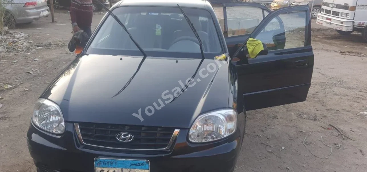 هيونداي  فيرنا  2015  سيدان  عادي  4 سلندر  5,700 كم  دفع أمامي  أسود  بنزين