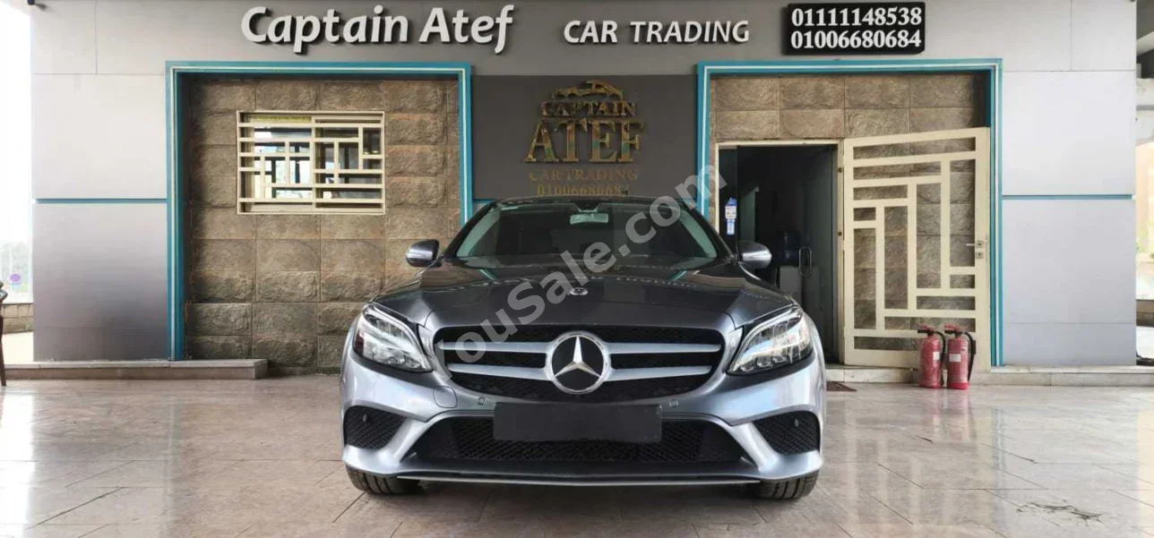 مرسيدس - بنز  سي - كلاس  180  2020  اوتوماتيك  150,000 كم  رمادي غامق  بنزين