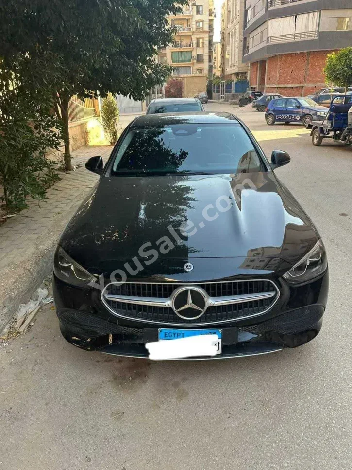 مرسيدس - بنز  سي - كلاس  180  2023  اوتوماتيك  51,000 كم  أسود  بنزين