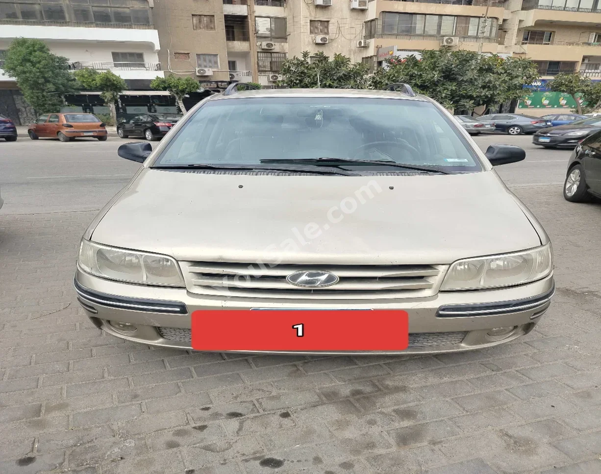 Hyundai Matrix 2006 Hatchback Automatic 4 Cylinder 250,000 Km FWD Gold Gasoline