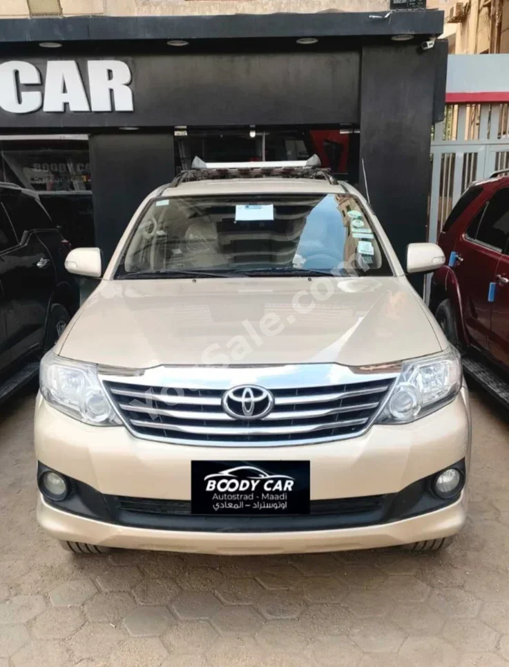 Toyota  Fortuner  2016  Automatic  170,000 Km  Gold  Gasoline