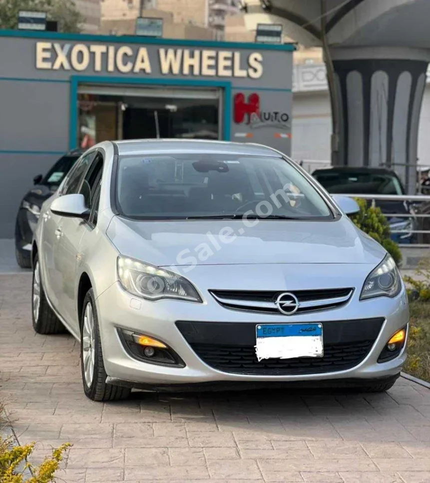Opel Astra 2018 Automatic 150,000 Km Silver Gasoline