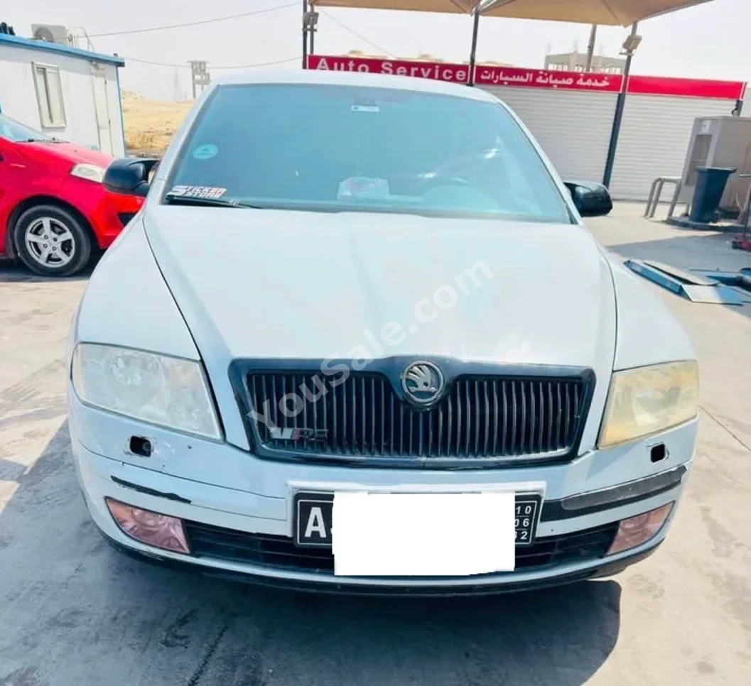 سكودا أوكتافيا اي 5 2006 اوتوماتيك 20,000 كم أبيض بنزين