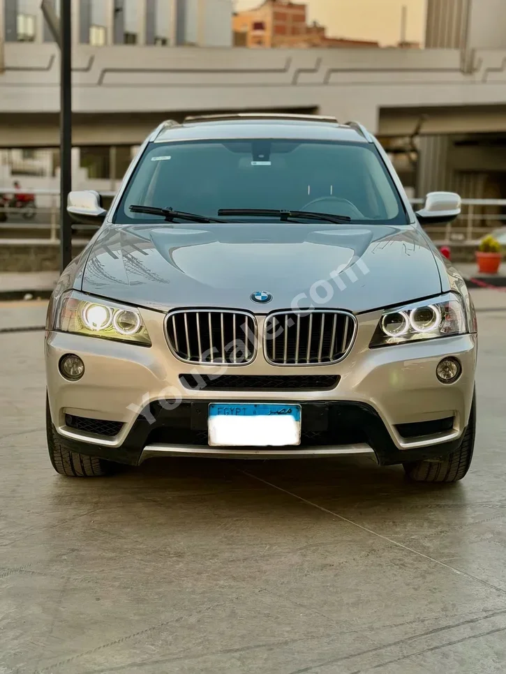 بي ام دبليو  الفئة - اكس  3  2012  اوتوماتيك  180,000 كم  فضي  بنزين