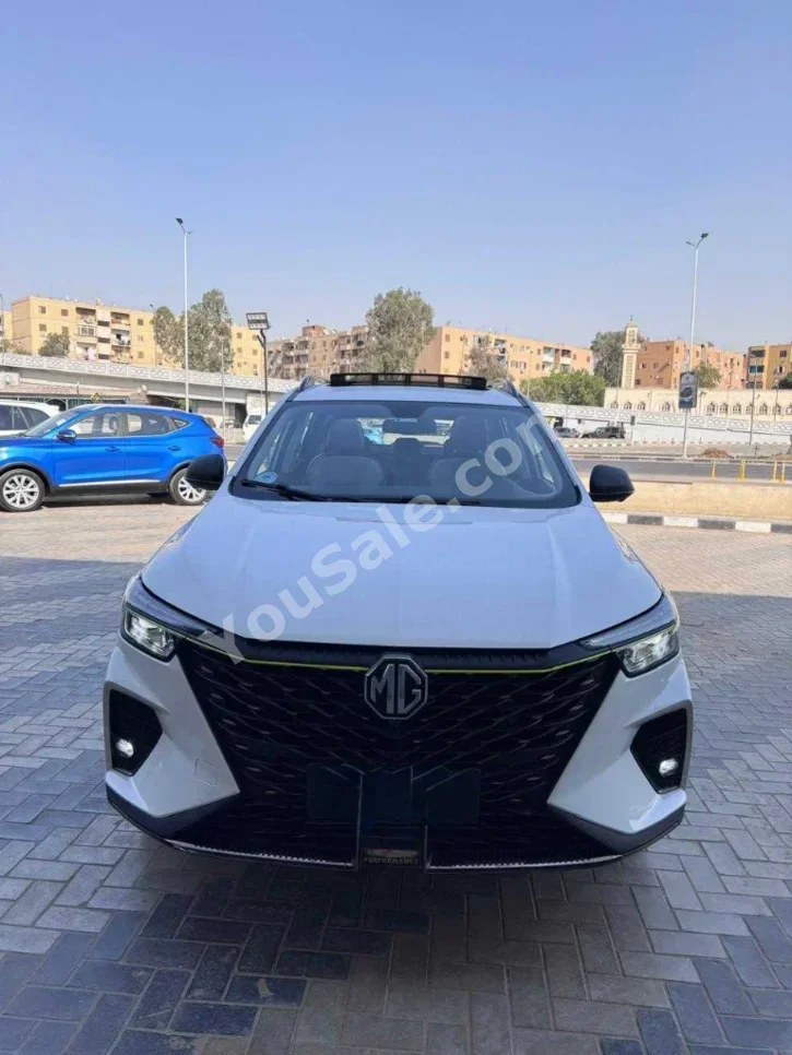 ام جي  ار اكس 5  2024  اوتوماتيك  100,000 كم  دفع أمامي  أبيض  بنزين