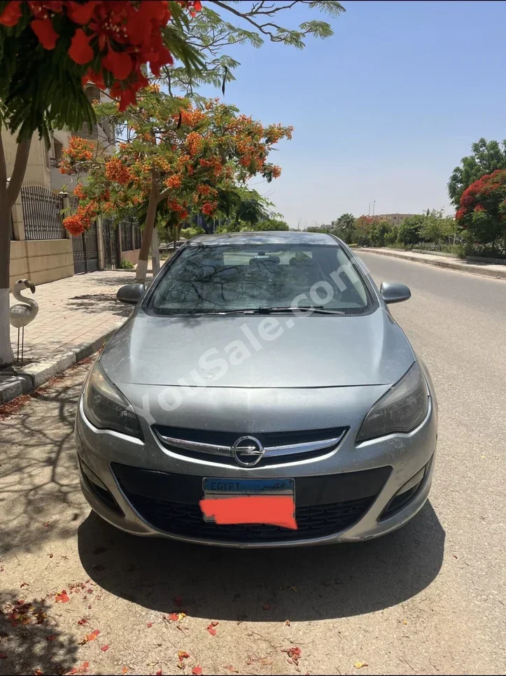 اوبل  استرا  2013  سيدان  اوتوماتيك  4 سلندر  130,000 كم  دفع أمامي  فضي  بنزين