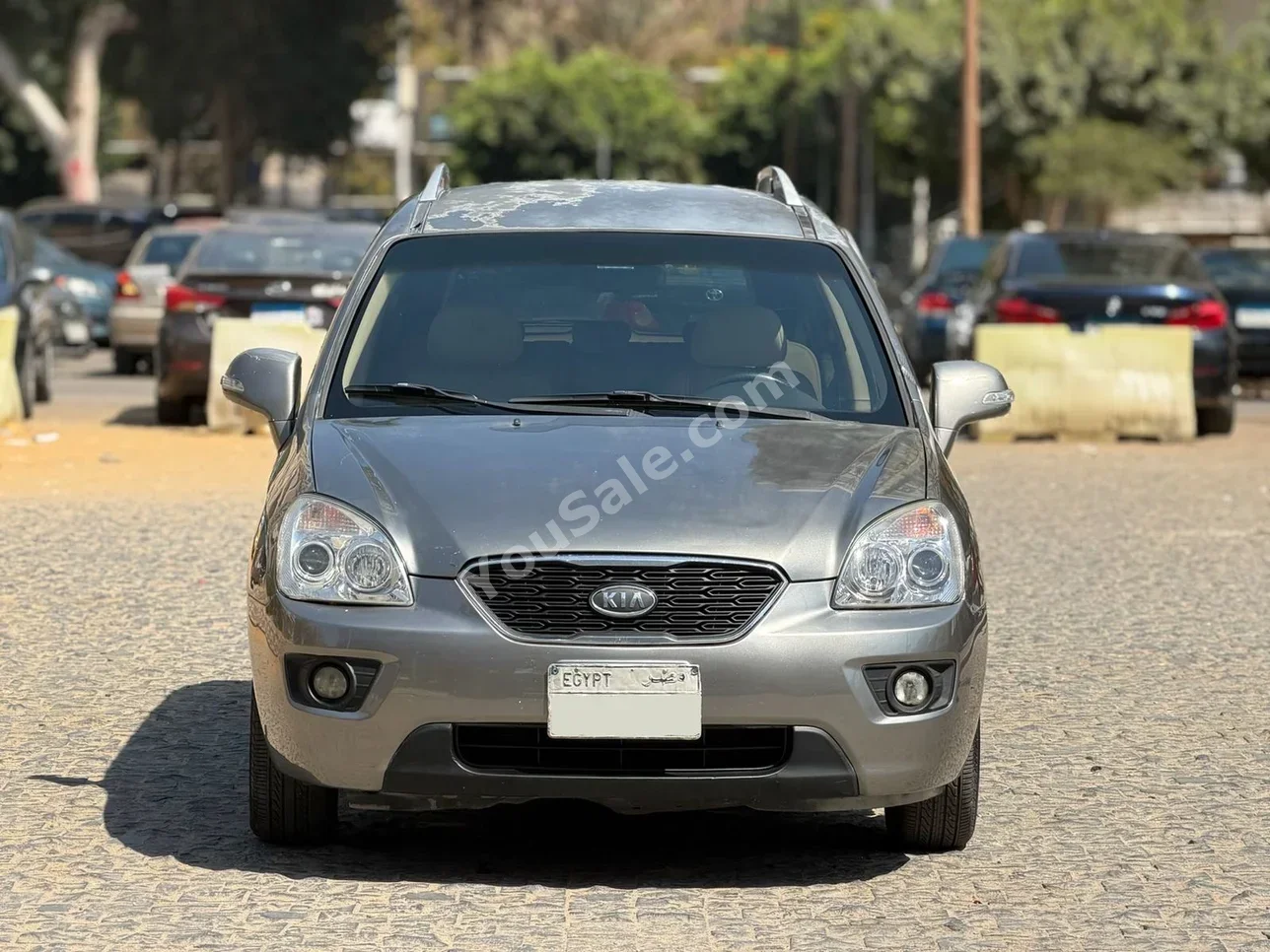 كيا  كارنز  2013  هاتشباك  اوتوماتيك  4 سلندر  230,000 كم  دفع أمامي  رمادي  بنزين
