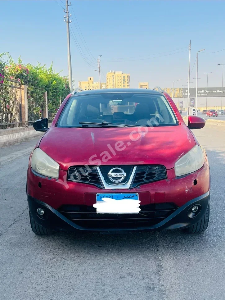 Nissan Qashqai 2013 Hatchback Automatic 4 Cylinder 160,000 Km FWD Red Gasoline