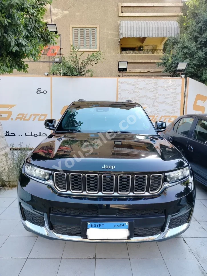 جييب  شيروكي  2024  اس يو في  اوتوماتيك  8 سلندر  23,000 كم  دفع رباعي  ازرق  بنزين