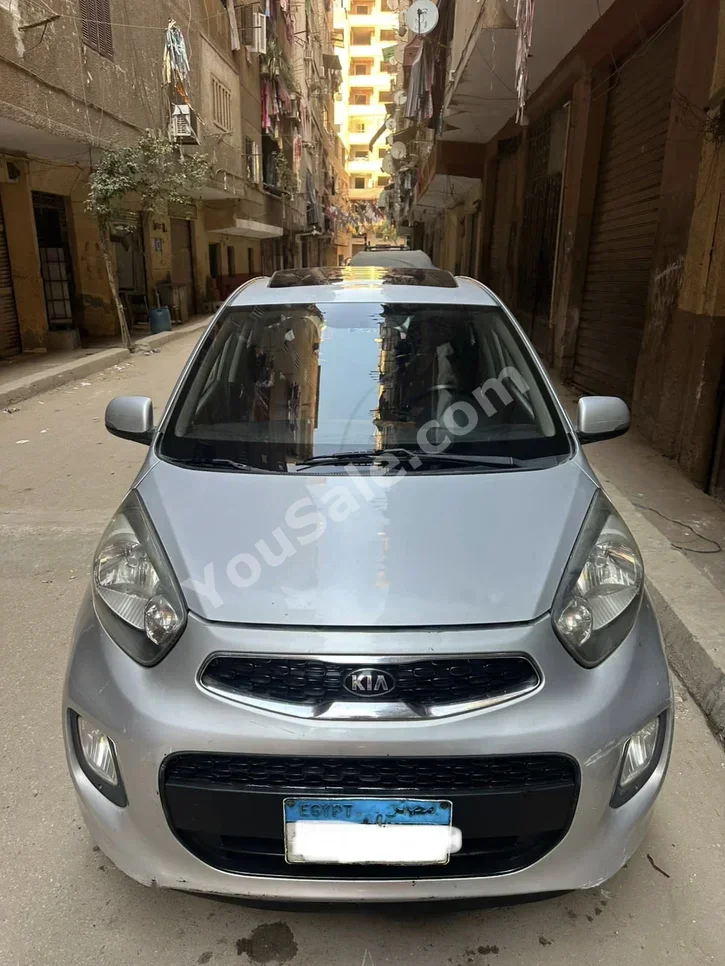 كيا  بيكانتو  2017  هاتشباك  اوتوماتيك  4 سلندر  105,000 كم  دفع أمامي  فضي  بنزين