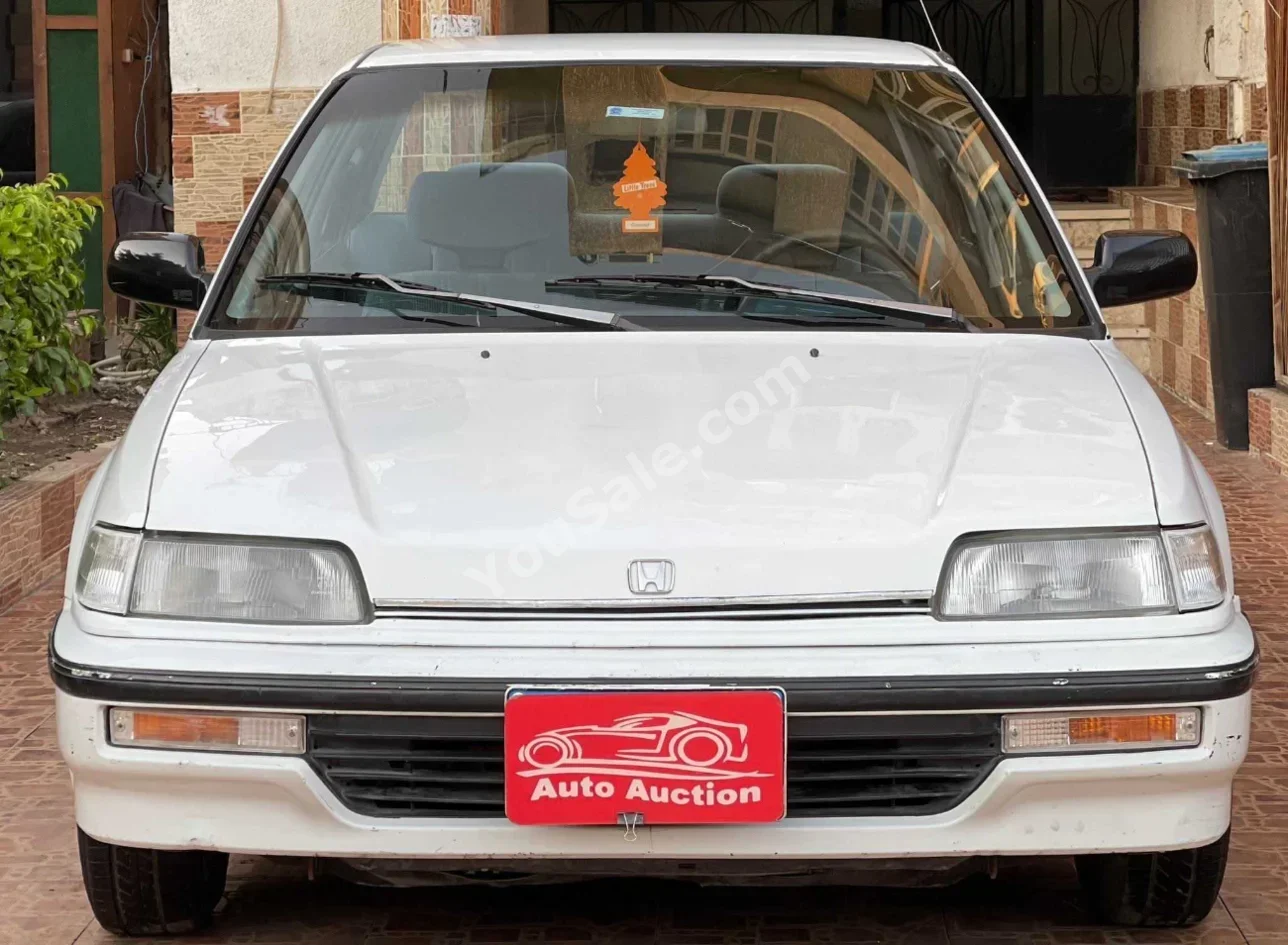 هوندا  سيفيك  1991  عادي  70,000 كم  أبيض  بنزين
