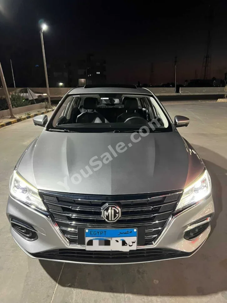 ام جي  ام جي 5  2026  سيدان  اوتوماتيك  4 سلندر  17,000 كم  دفع أمامي  فضي  بنزين