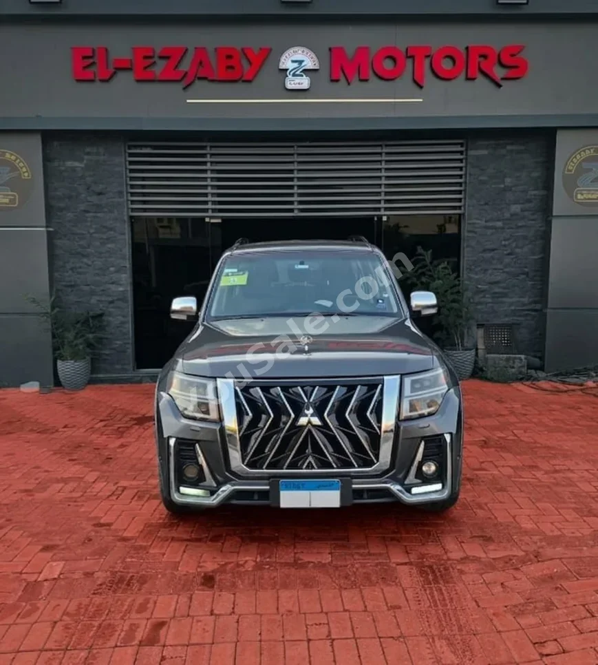 Mitsubishi  Pajero  2017  Automatic  167,000 Km  Black  Gasoline