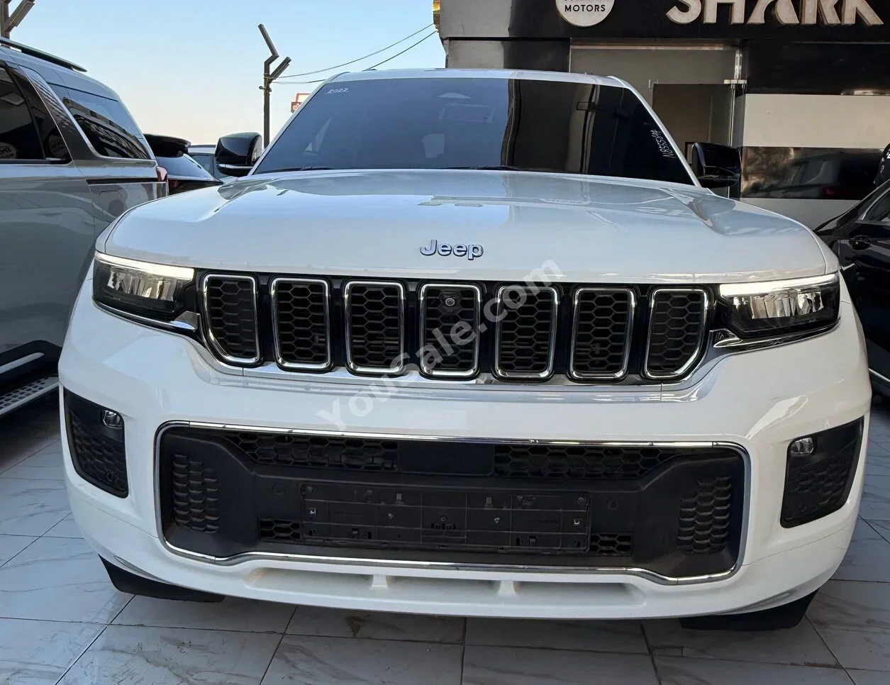 Jeep  Grand Cherokee  2022  Automatic  Jeep Cylinder  27,000 Km  Jeep  White  Gasoline