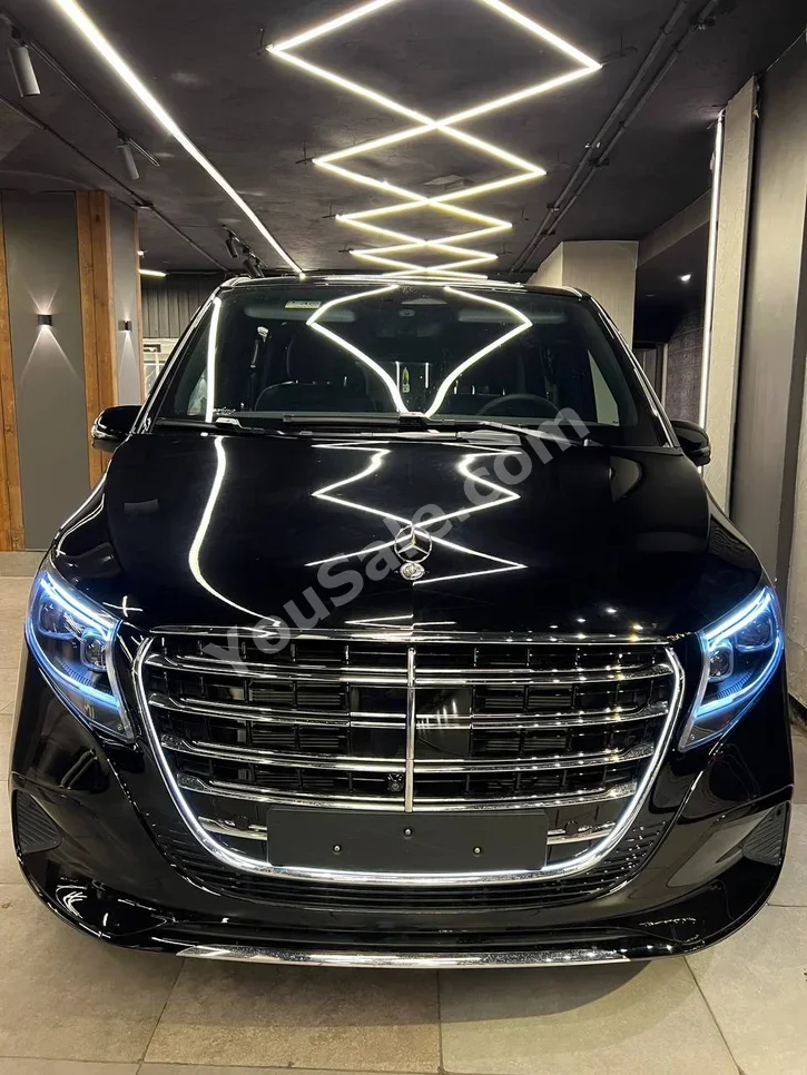 مرسيدس - بنز  في - كلاس  250 BlueTec  2026  اوتوماتيك  0 كم  أسود  بنزين