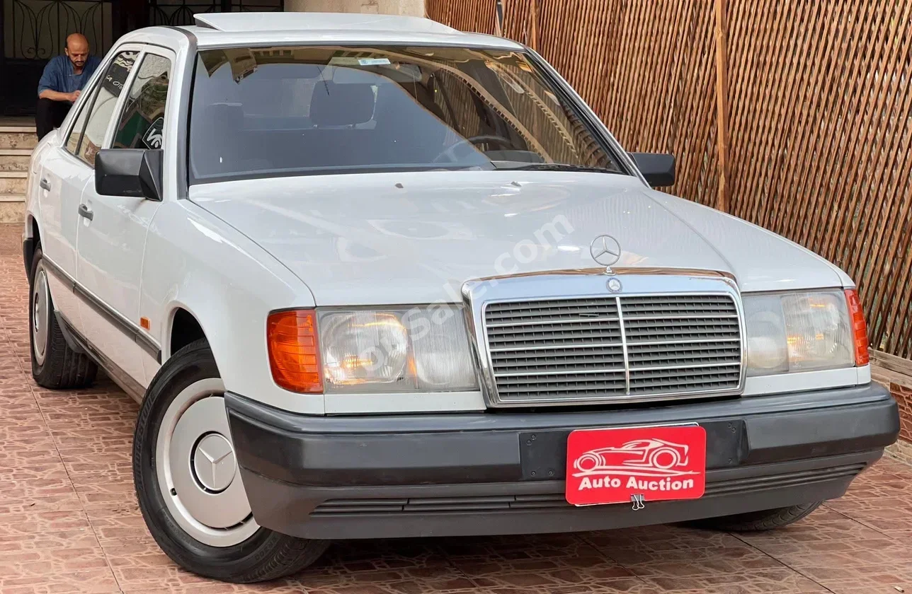 Mercedes-Benz  C-Class  200  1986  Automatic  Mercedes-Benz Cylinder  70,000 Km  Mercedes-Benz  White  Gasoline