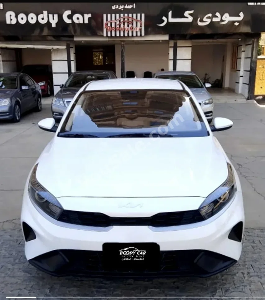 كيا  كيه 5  2022  اوتوماتيك  كيا سلندر  100,000 كم  كيا  أبيض  بنزين