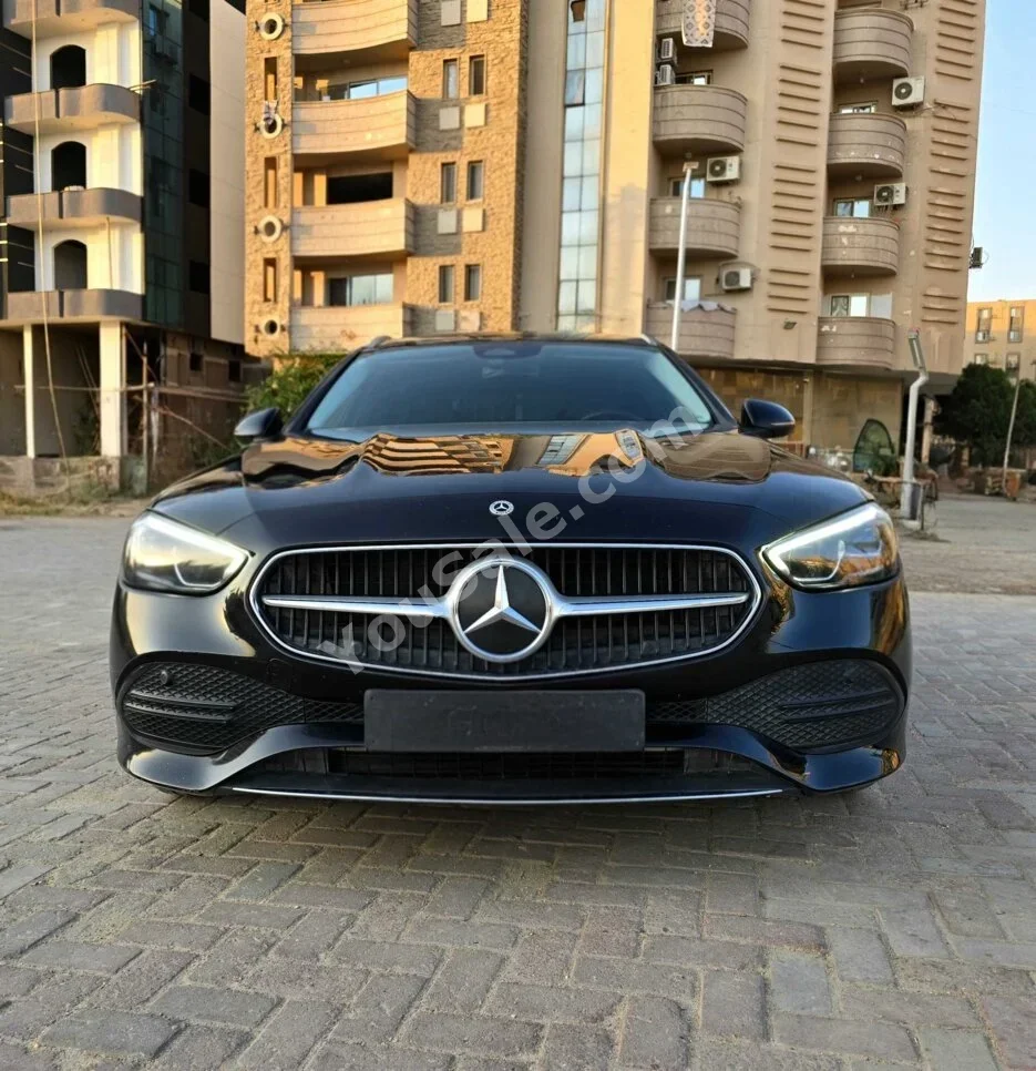 مرسيدس - بنز سي - كلاس 180 2023 اوتوماتيك 96,000 كم أسود بنزين