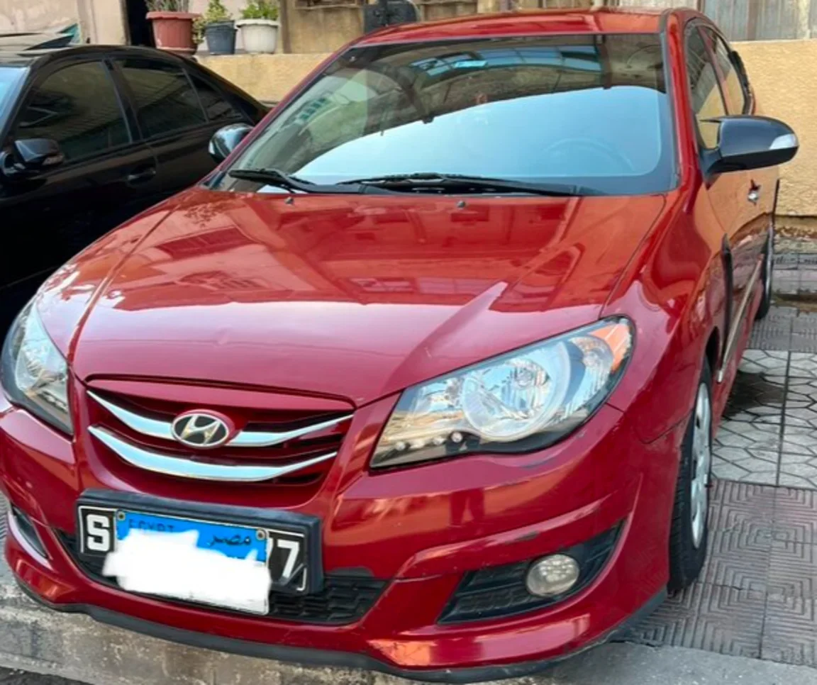 Hyundai Elantra 2019 Sedan Automatic 4 Cylinder 140,000 Km FWD Red Gasoline