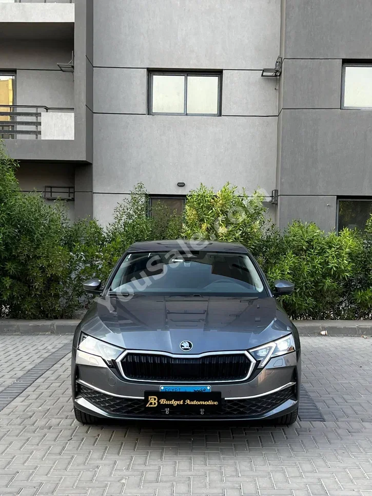 سكودا أوكتافيا اي 8 2026 اوتوماتيك سكودا سلندر 4,000 كم سكودا رمادي بنزين