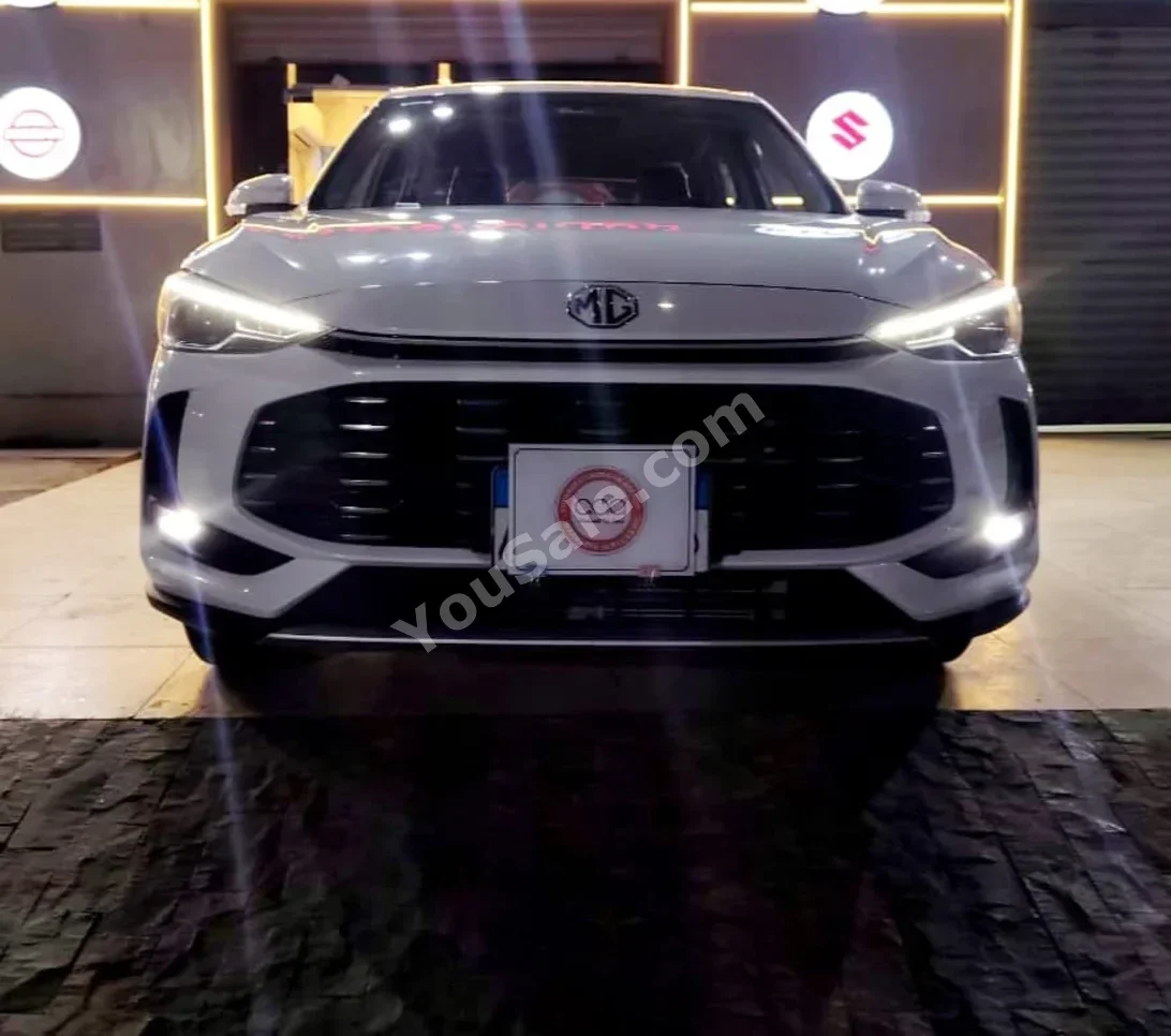 ام جي زد اس 2025 اوتوماتيك 25,000 كم أبيض بنزين