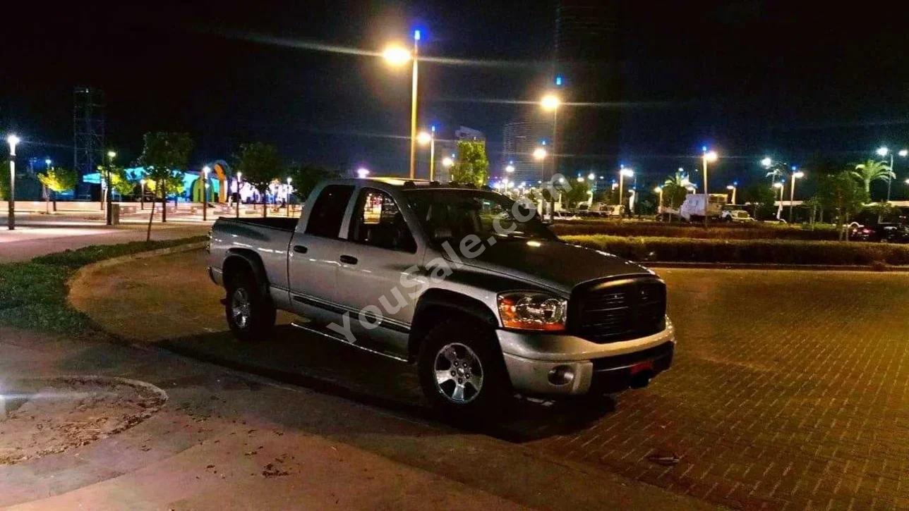 دودج رام 2007 عادي 160,000 كم دفع رباعي فضي بنزين