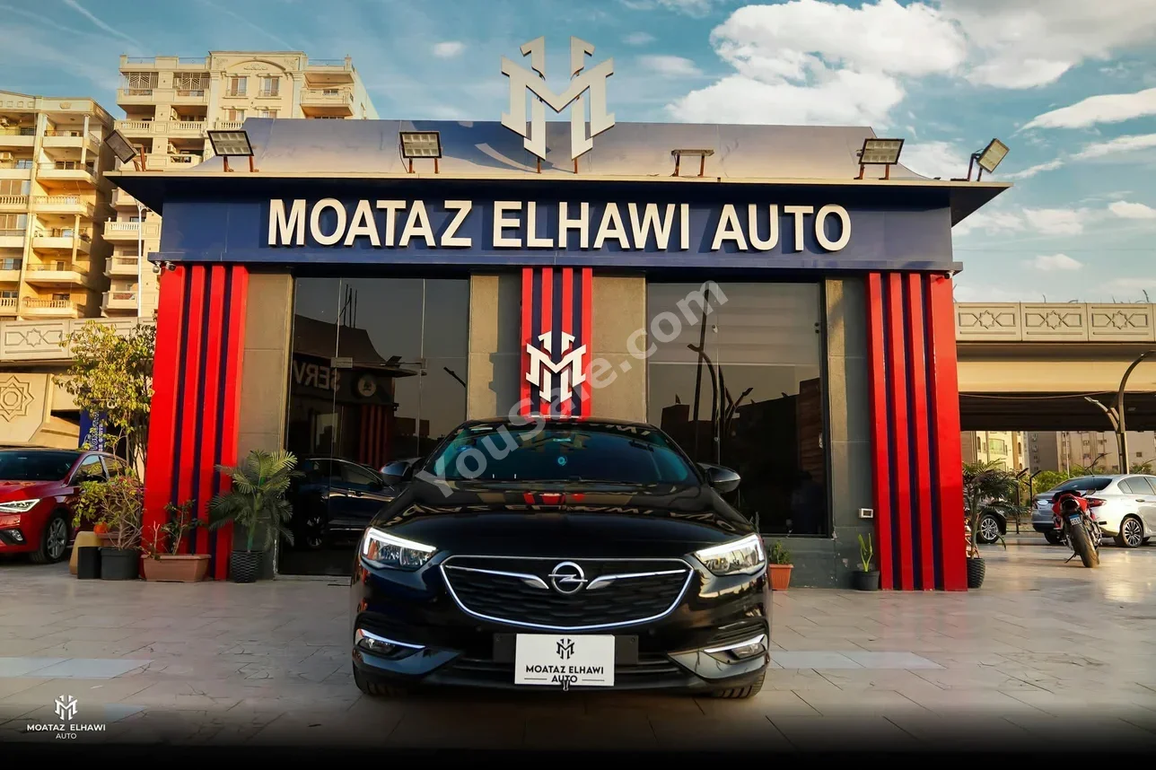 اوبل انسيجنا 2018 اوتوماتيك 200,000 كم أسود بنزين