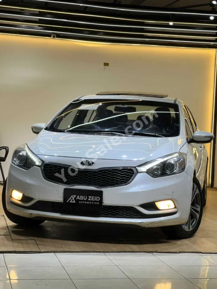 Kia Cerato 2016 Sedan Automatic 4 Cylinder 135,000 Km FWD White Gasoline