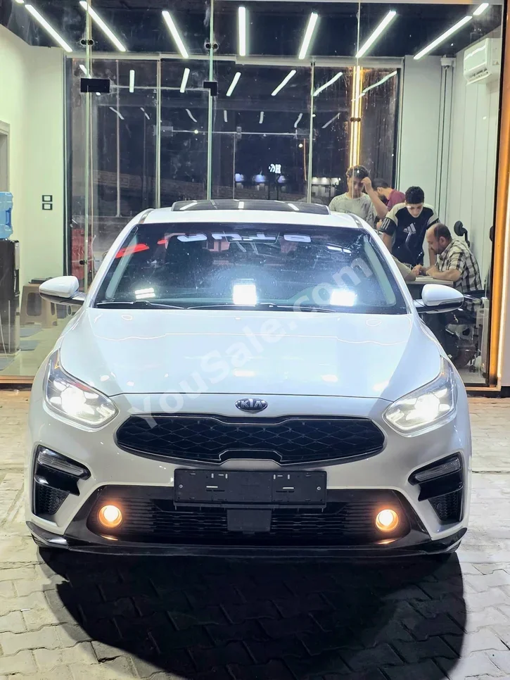Kia Cerato 2019 Automatic Kia Cylinder 100,000 Km Kia White Gasoline