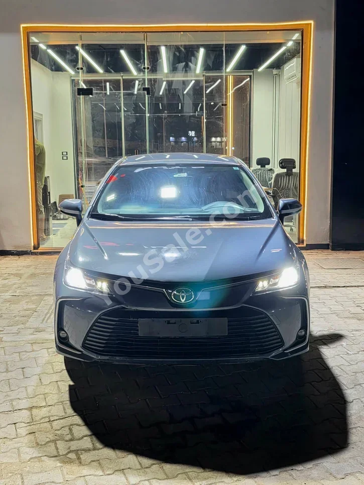 Toyota Corolla 2022 Automatic 100,000 Km Gray Gasoline