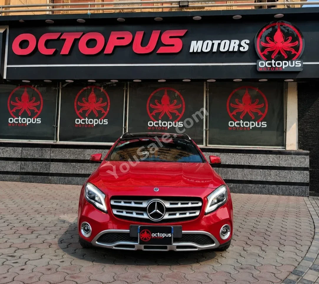 Mercedes-Benz  GLA-Class  200  2018  Automatic  Mercedes-Benz Cylinder  100,000 Km  Mercedes-Benz  Red  Gasoline